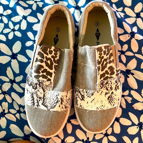 Jolimall patchwork Sneakers Worn once. Womens size 8 - Picture 1 of 4